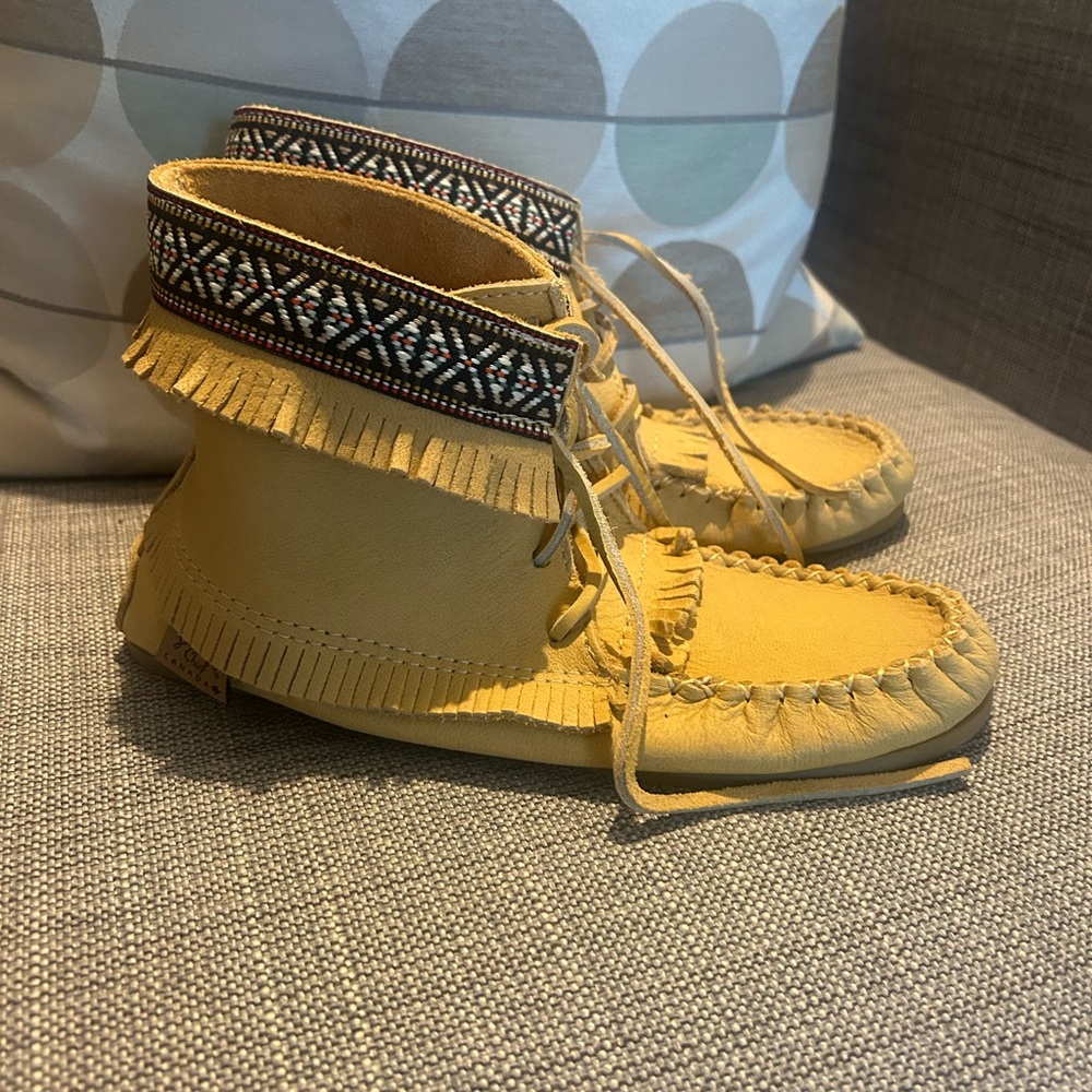 Laurentian Chief moose hide Moccasins